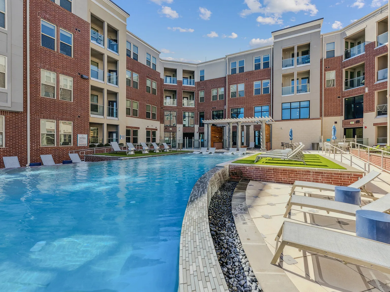 The Alexa Luxury Apartments I & II — Photo 2