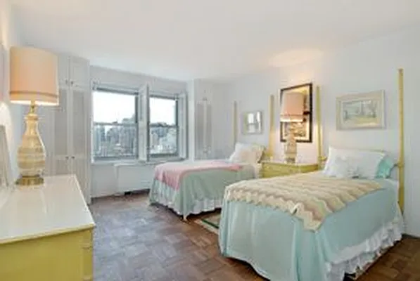 Sold by Douglas Elliman | media 21