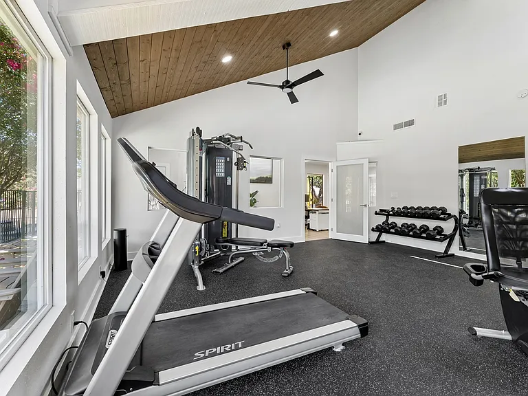 Knoll Crest — Photo 17
