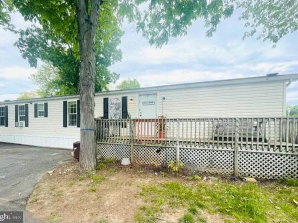 401 Oak Dr, Green Lane, PA 18054