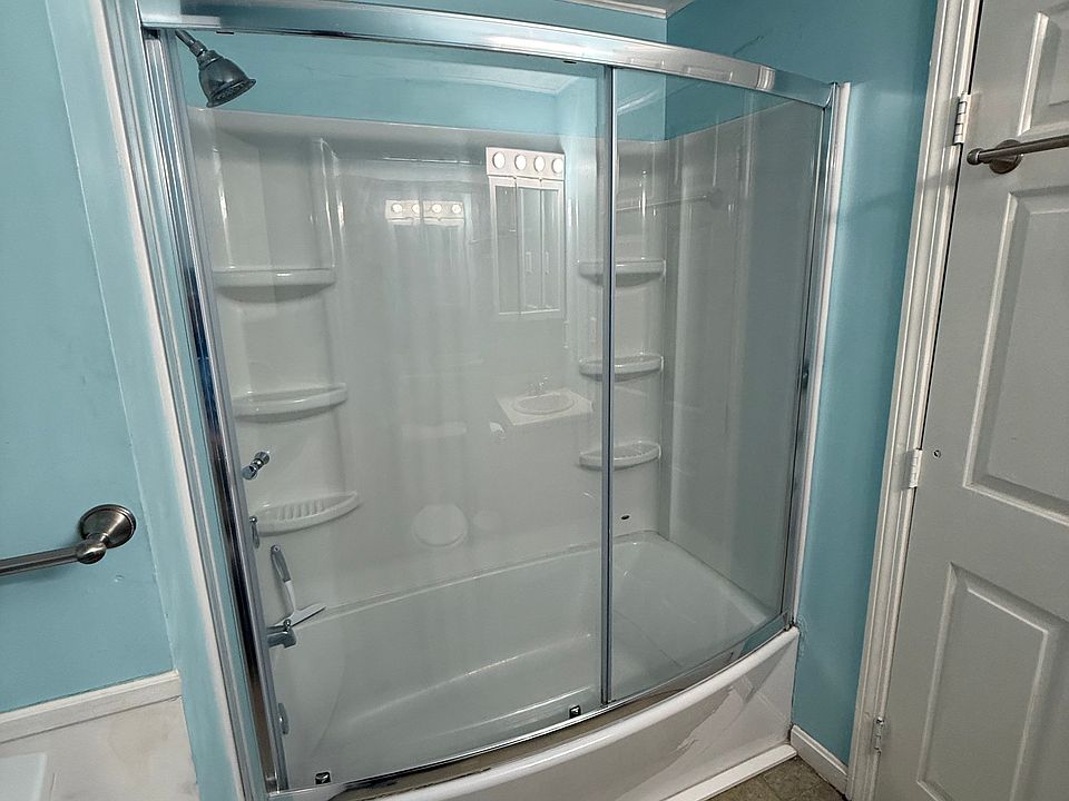 1st image of 7 Pine Hill Dr #7