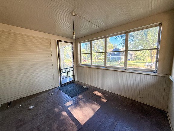 4th image of 706 7th St