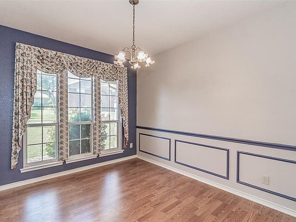 3rd image of 3220 Riverview Dr