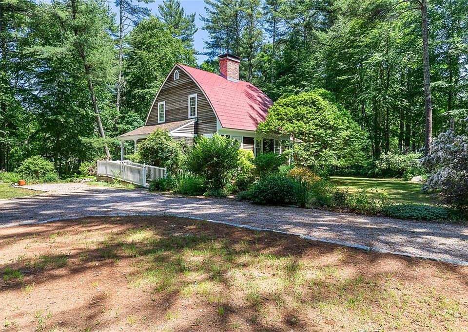 1st image of 25 Forest Glen Dr