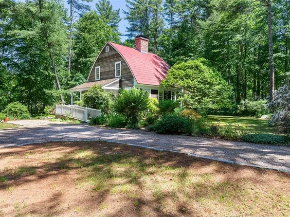 25 Forest Glen Dr, Hope Valley, RI 02832