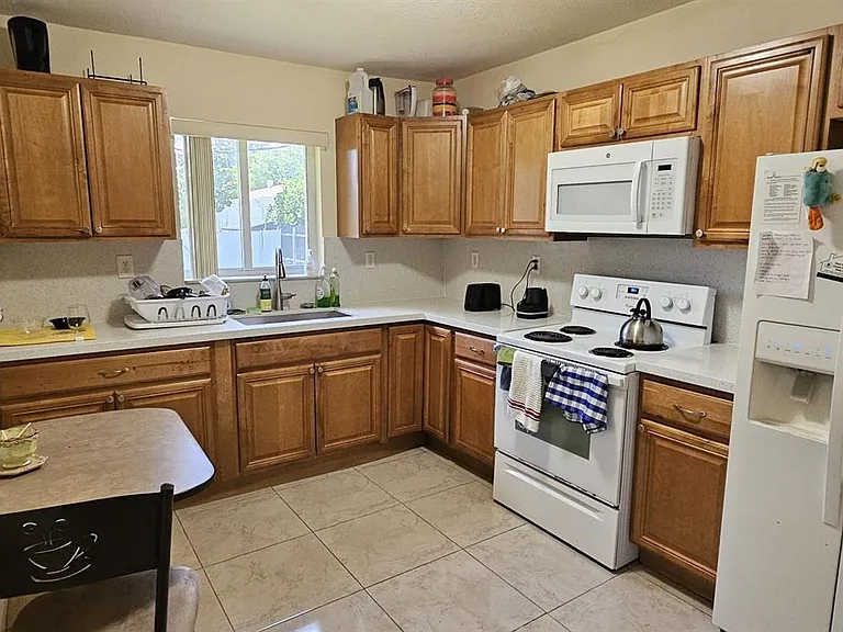 6410 SW 57th Ct — Photo 2
