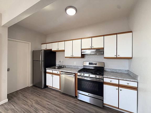 4th image of 629 E 19th St APT 206