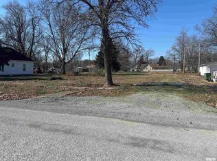 N 6th St, Elkville, IL 62932