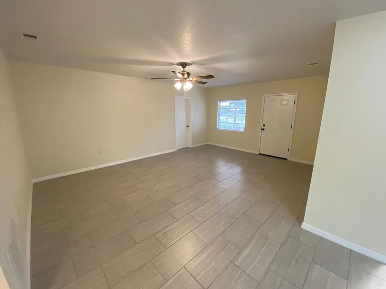 640 Poinsettia Dr — Photo 5