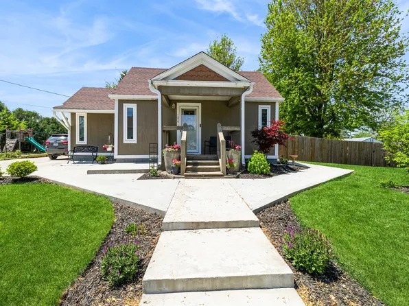 106 N West St, Prairie City, IA 50228