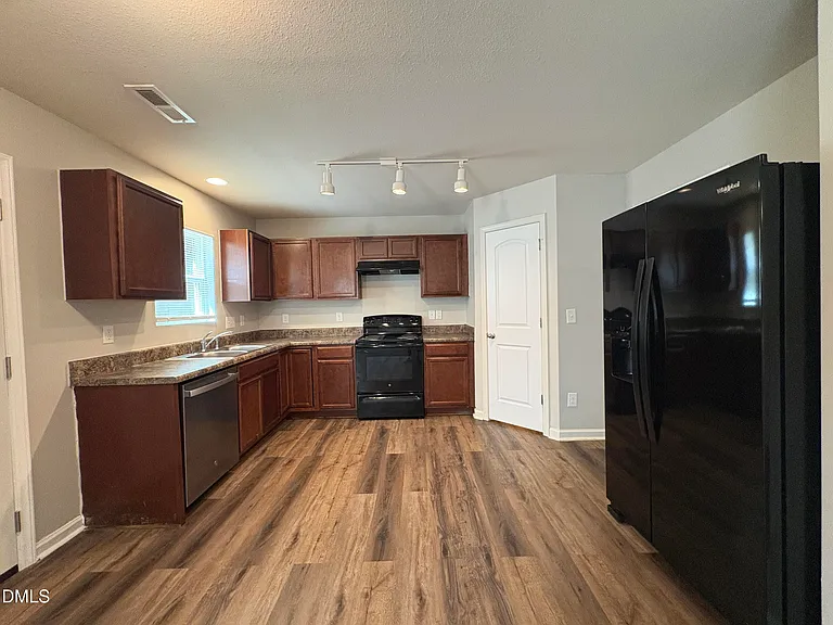1412 Tamarino Dr — Photo 7
