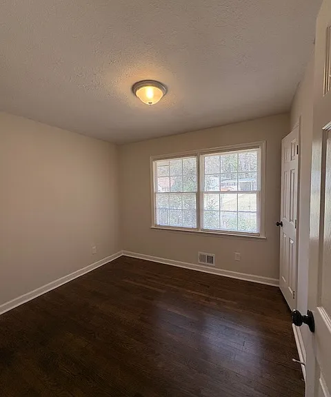 2068 Kenwood Pl SE — Photo 16