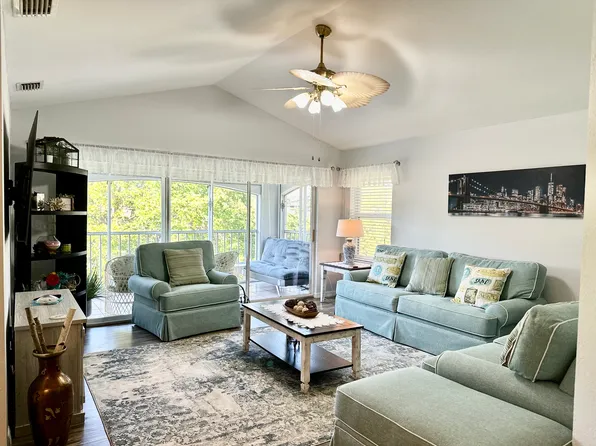 992 Woodshire Ln, Naples, FL