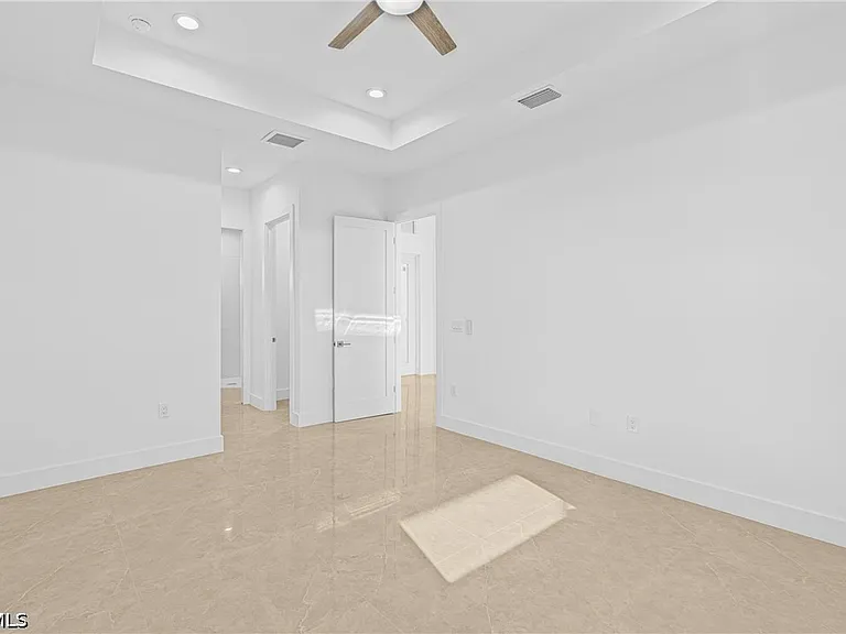 821 NW 37th Pl — Photo 24