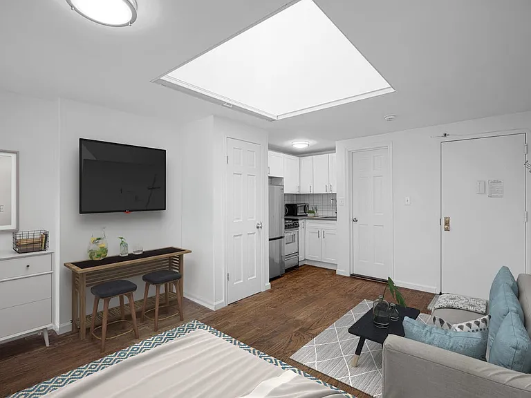 323 W 4th St #5D — Photo 4