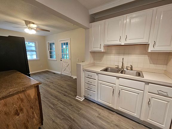 3rd image of 701 Dudley Ave
