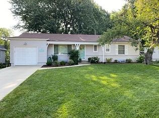 8335 Tomahawk Rd, Overland Park, KS 66207
