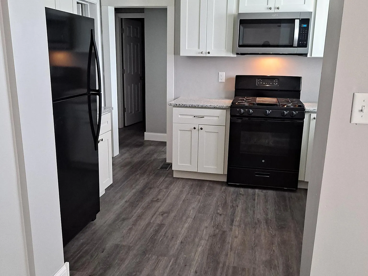 3 bed, 1305 sqft, $1,450 — Photo 3
