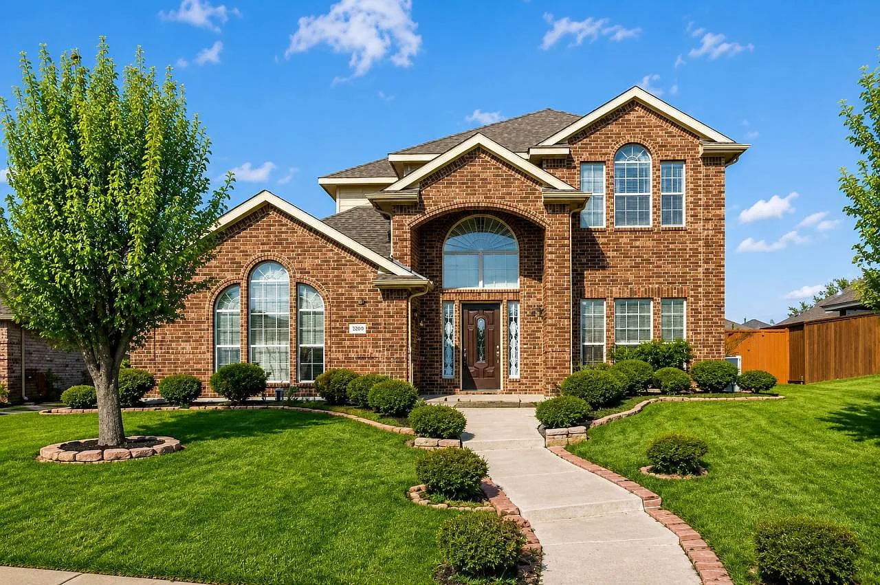 6 bed, 2536 sqft, $7,000 — Photo 1