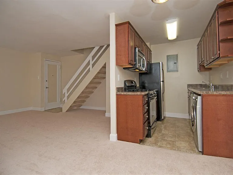 Parke Crescent — Photo 11