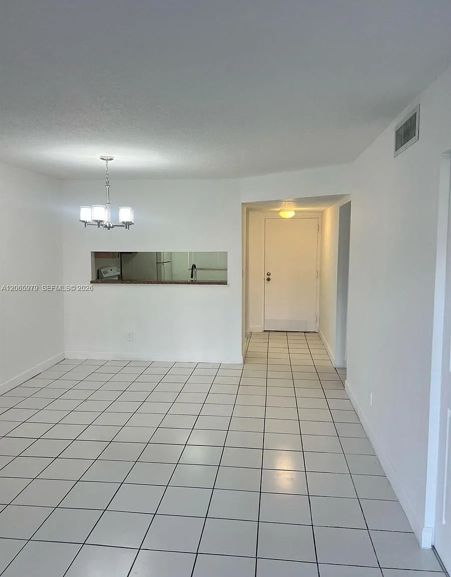 N Sherman Cir, Miramar — Photo 3