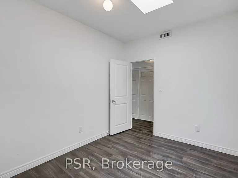 464 College St #3 — Photo 19
