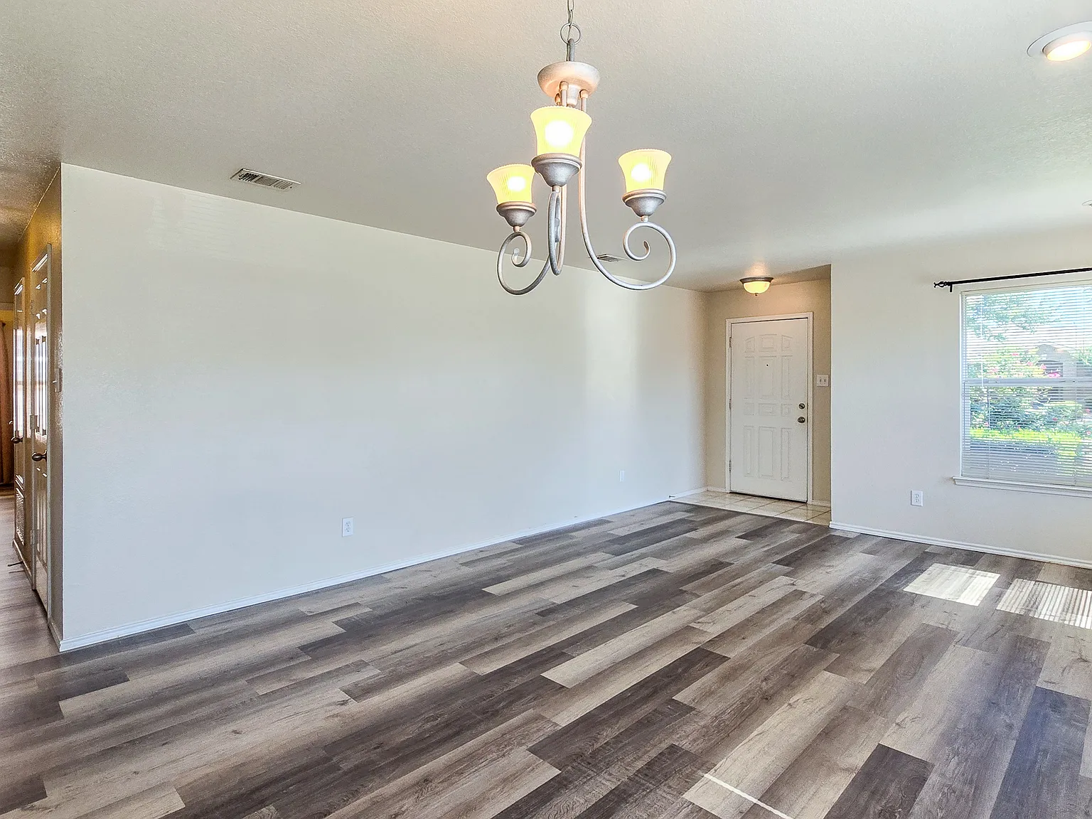 3 bed, 1793 sqft, $2,250 — Photo 3