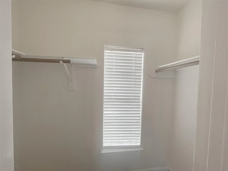 18807 Harbor Key Cir — Photo 16