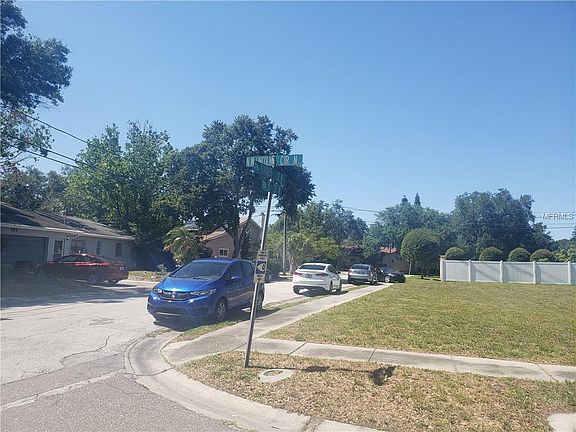 5th image of 117 NW Lincoln Cir N
