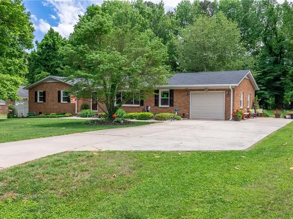 2824 Blanche Dr, Burlington, NC 27215