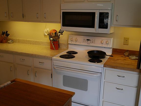 3rd image of 420 Cedar St
