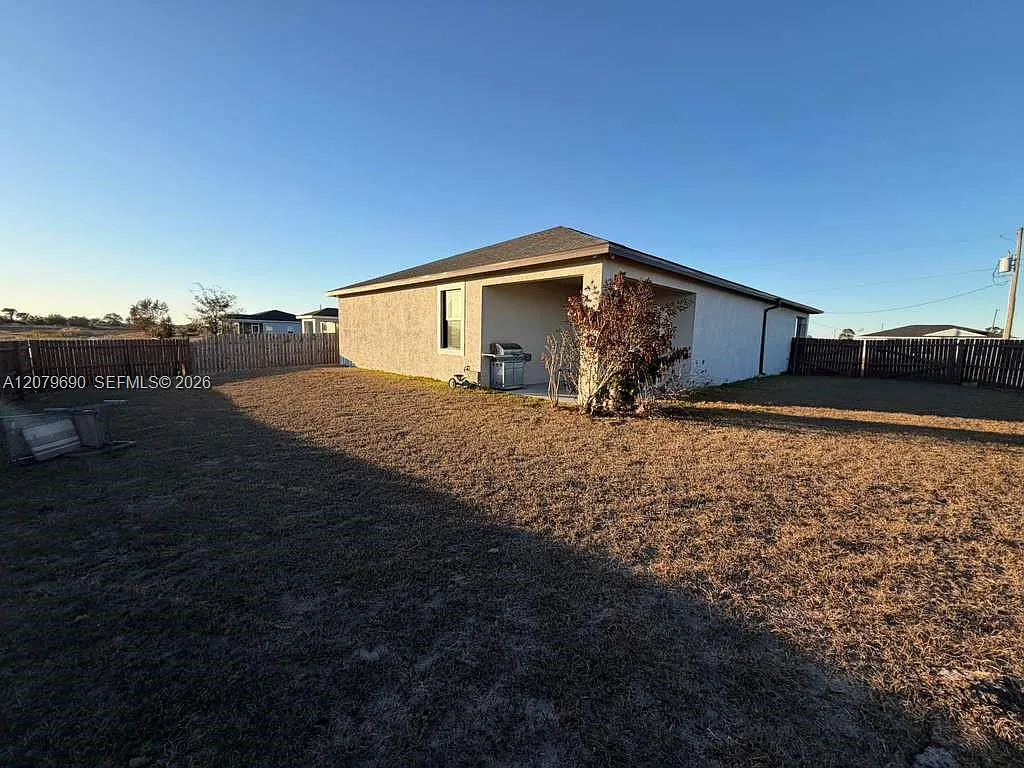 3 bed, 2.5 bath, 1731 sqft, $2,200 — Photo 2