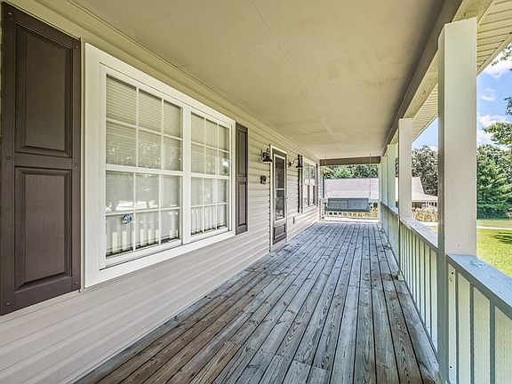 2nd image of 836 Creekway Dr
