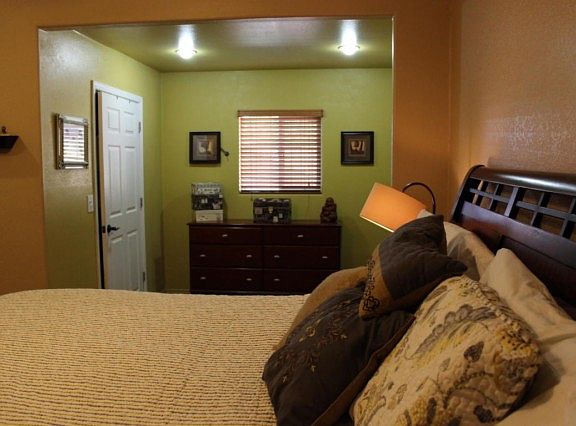 4th image of 1616 W Mulholland Ct