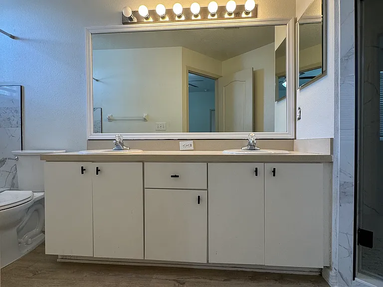 13447 Silvercreek Dr — Photo 12