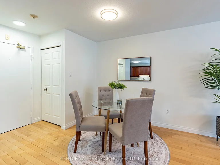 15 Hofstetter Ave #208 — Photo 8