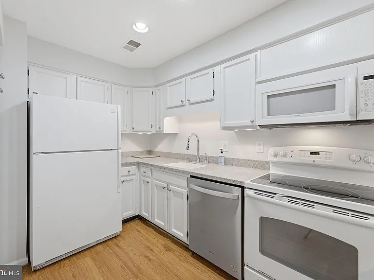 5705 Brewer House Cir #T2 — Photo 13