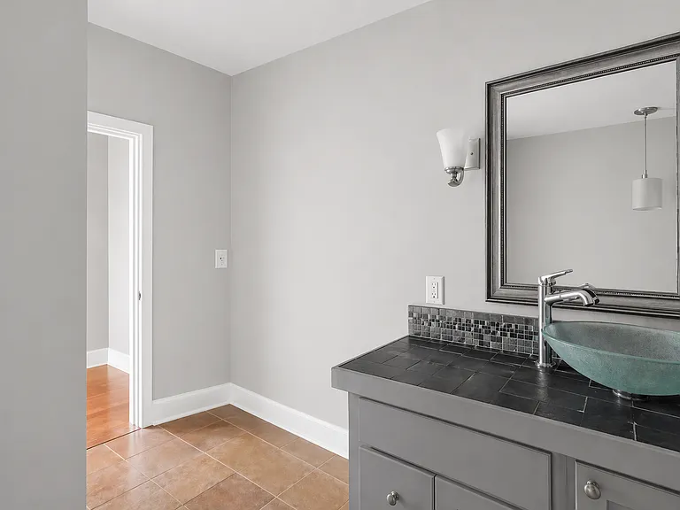 124 W Bank St #A — Photo 23