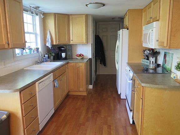 4th image of 2546 Miles Standish Dr