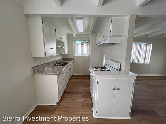 3rd image of 6121 Whitsett Ave APT 7