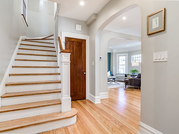 4th image of 820 S East Ave