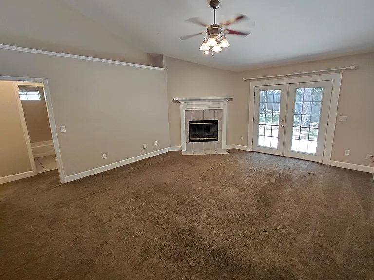 3508 Larkspur Ln — Photo 8