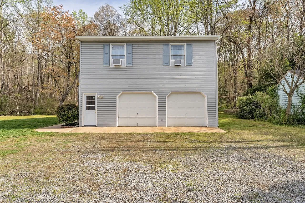 19 Limox Ln — Photo 2