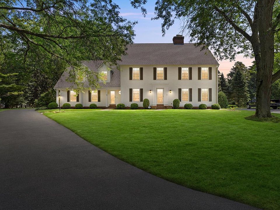 1st image of 11 Redwood COURT