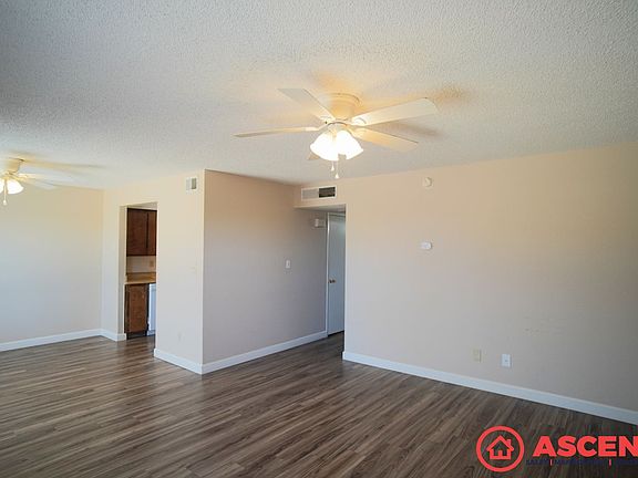 3rd image of 2921 La Costa St #1