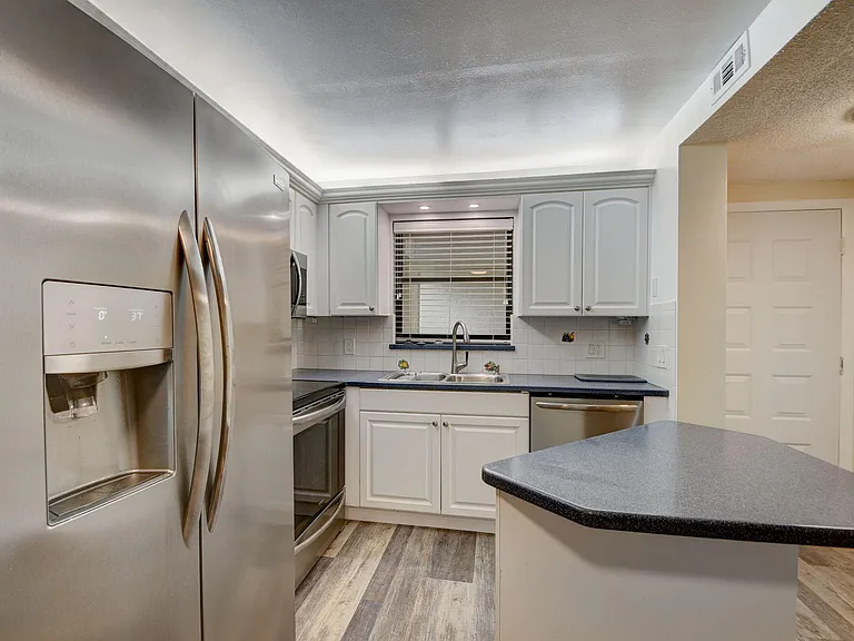 890 N Federal Hwy #103 — Photo 5