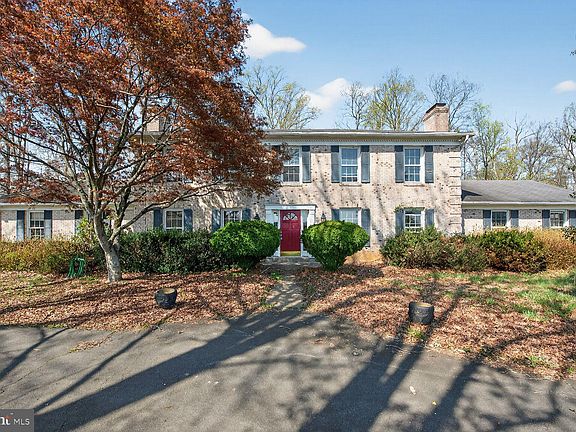 2nd image of 21733 Oatlands Rd