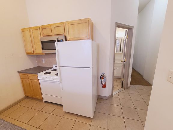 3rd image of 1607 W Oxford St #1