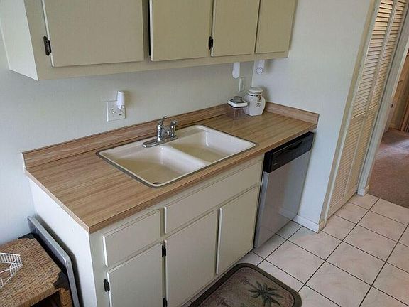 5th image of 10481 Beacon Square Cir