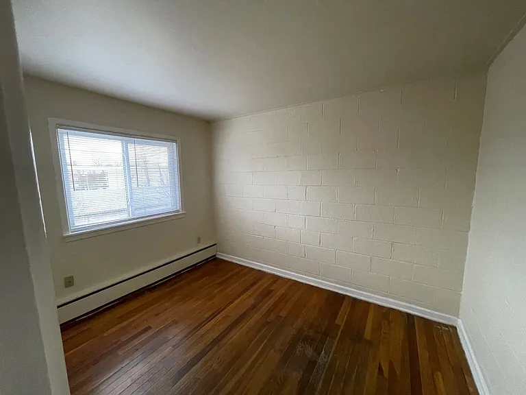 50 - SAXONY COURT APARTMENTS — Photo 16